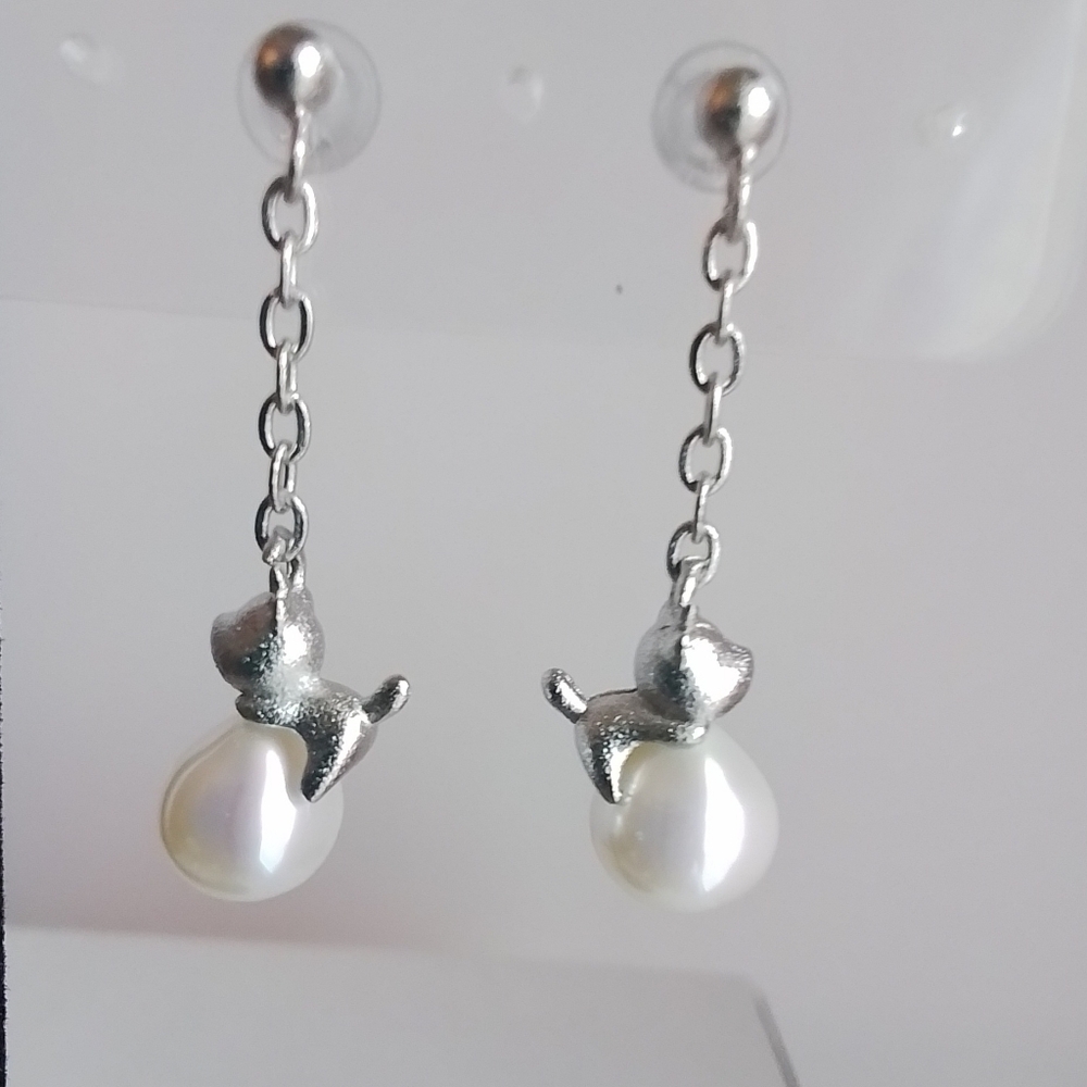 Freshwater Pearl Puppy Drop Earrings